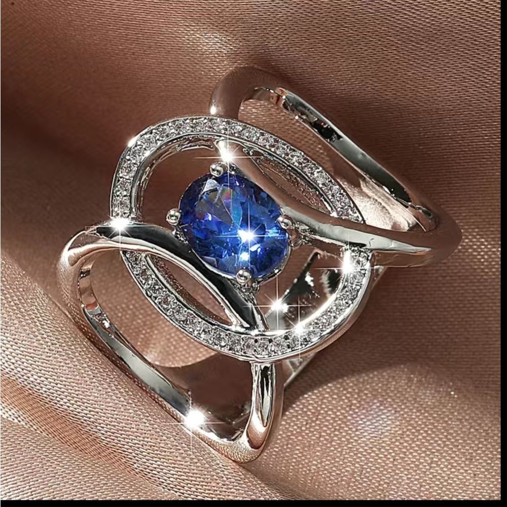💙 Interlocking Brilliant Blue Cz Halo Silver plated Cocktail Ring